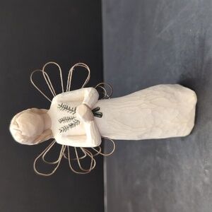Willow Tree Angel of Remembrance 2001 Figurine By Susan Lordi.